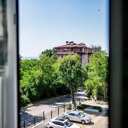 Апартамент Mintelena Варна